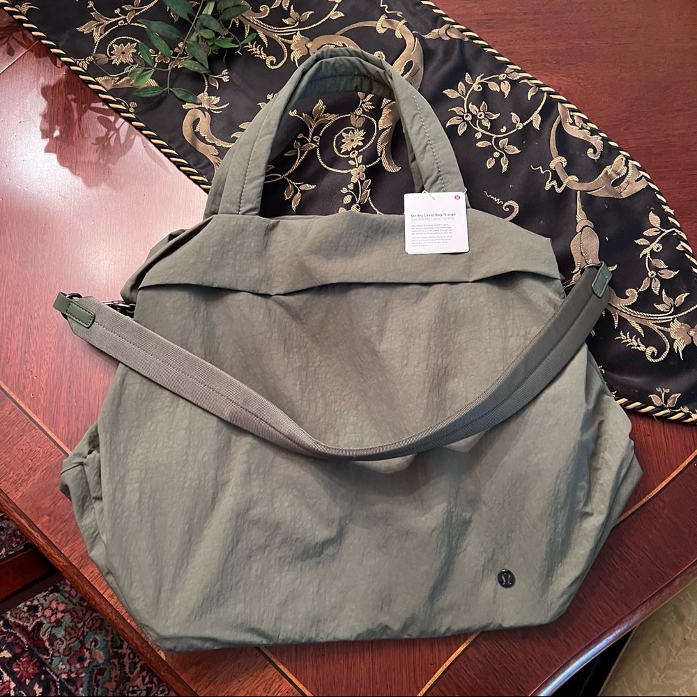 Lululemon on my level tote bag purse NEW